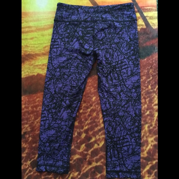 Zumba Wear Capri Leggings Size XSmall Purple/Black - Picture 2 of 8
